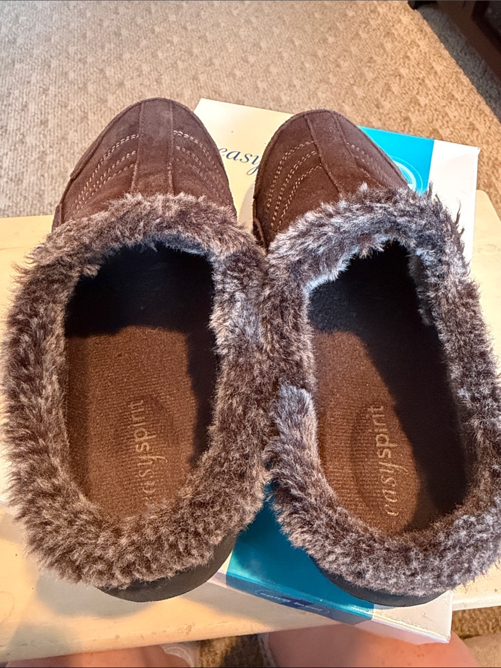 Easy Spirit Brown Suede Fur-Lined Mule Clogs - Picture 3 of 4